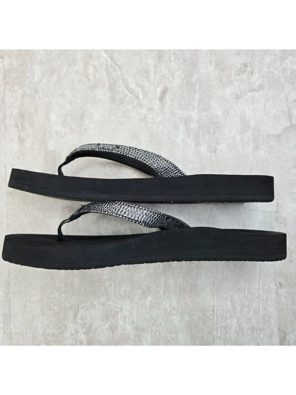 Reef Thong Sandals Size 10 Black Croc Comfort Open Toe Flip Flops Summer Beach
